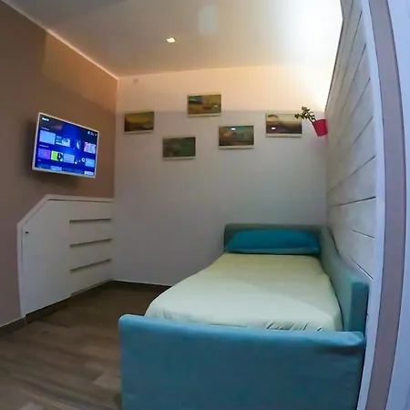 Blumon House *